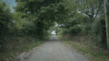 Ülke Yolu Saha Kapısı ve Çitleri Geçiyor