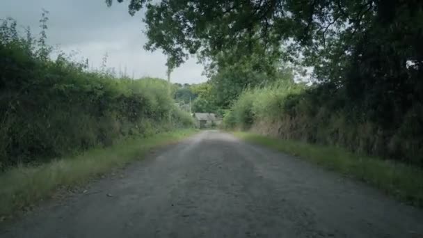 Οδήγηση Μακριά Από Σπίτι Στον Αγροτικό Δρόμο Pov — Αρχείο Βίντεο