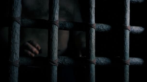 Людина Тримає Бари Язниці Клітини — стокове відео
