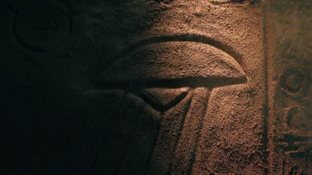 Starożytna Rzeźba Ufo Świetle Pochodni — Wideo stockowe