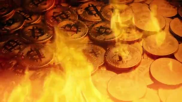 Zlaté Bitcoiny Rotující Plamenech Koncept Ztracené Hodnoty — Stock video