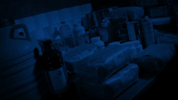 Überleben Liefert Nahrung Und Medikamente Dunkeln — Stockvideo