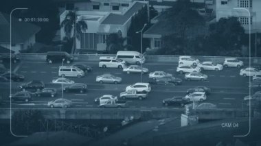 CCTV Şehir Otobanı 'ndan birçok araba geçiyor.