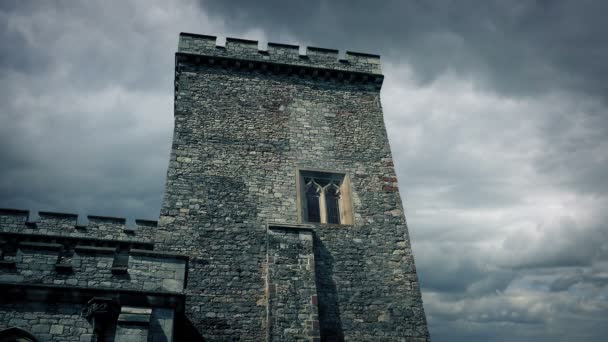 Torre Castelo Com Nuvens Movendo Acima — Vídeo de Stock