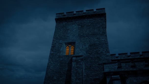 Castle Lit Wewnątrz Wieczorem — Wideo stockowe
