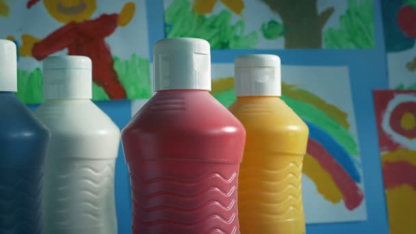 Бутылки Краской Классе Младших Классов — стоковое видео