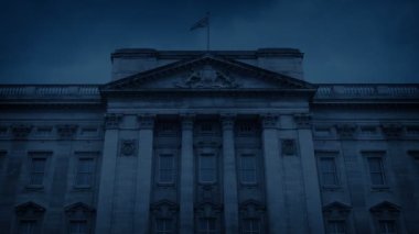 Buckingham Sarayı 'nın ışıkları açık mı kapalı mı?