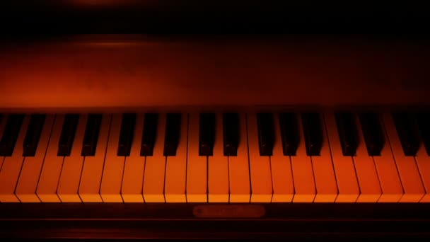 ピアノは火によって開かれる — ストック動画