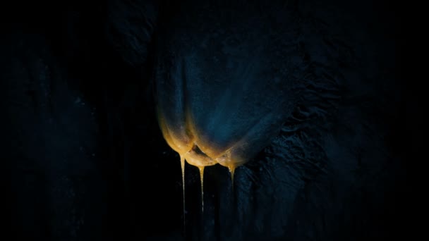 Інопланетне Яйце Падає Світиться Слиз Печері — стокове відео