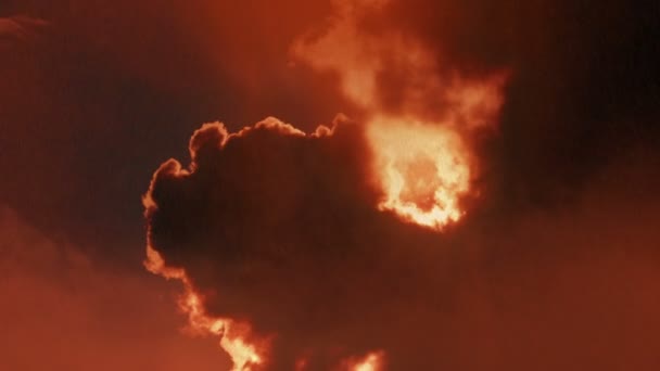 日落时的戏剧性云彩与雨 — 图库视频影像