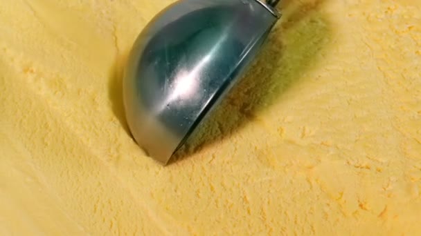Ванильное Мороженое Нарезано Крупным Планом — стоковое видео