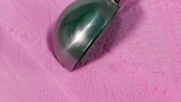Jahodová Příchuť Zmrzliny Naběhlý Detailní Záběr — Stock video