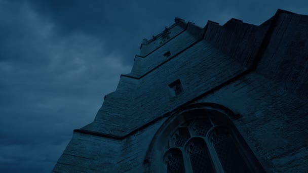 Kirche Ragt Abend Die Höhe — Stockvideo