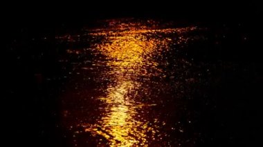 Yağmur Gecesi 2 Çekimlerinde Sokak Lambası Yansıması