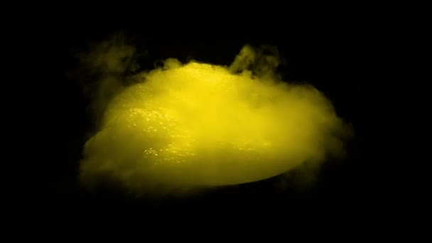 Yellow Liquid Vat Bubbling Geïsoleerd Zwart Componeren Element — Stockvideo
