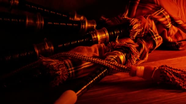 Dudy Świetle Ognia Historyczna Scena Highland Instrument — Wideo stockowe