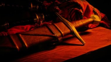 İskoç Uzun Kılıcı Alındı ya da Ateşe Verildi