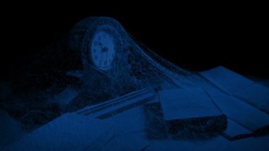 Gece Eski Ev 'de Örümcek Ağı Altında Saat