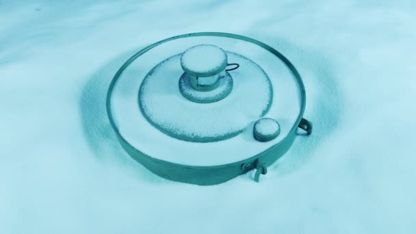雪地里的反坦克地雷 — 图库视频影像