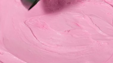 Çilekli Gelato Lüks Dondurma Koparıldı