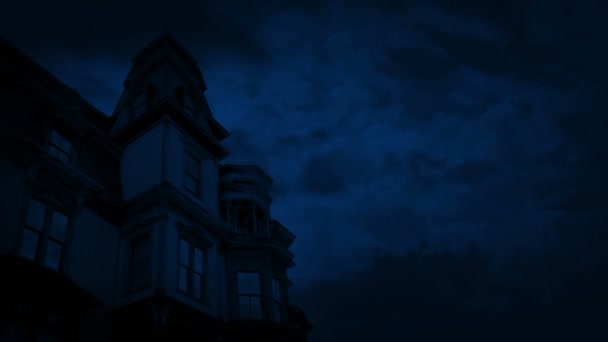 Zimmer Der Villa Geht Das Licht Hintergrund Schlägt Der Blitz — Stockvideo