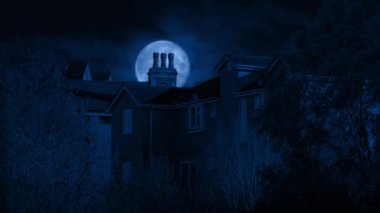 Dolunaylı Evler Baca Ürkütücü Sahnenin Arkasında