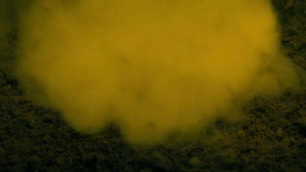 Giftiges Gelbes Gas Steigt Aus Schlot Boden — Stockvideo
