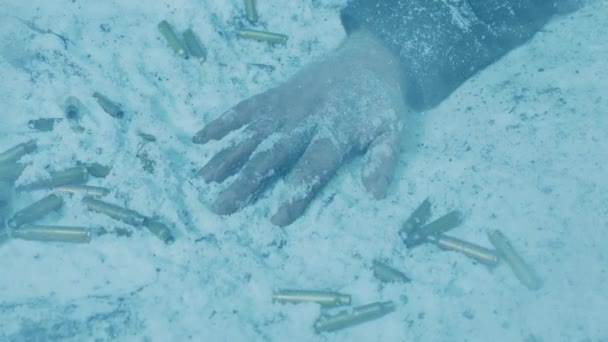 Katona Meghalt Lövedékek Között Füstben Hóesésben — Stock videók