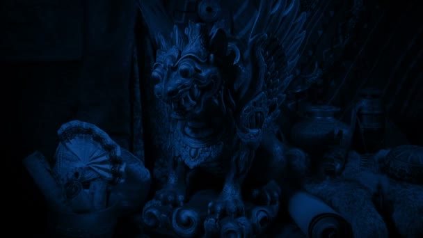 Patung Antik Naga Toko Setelah Kegelapan — Stok Video