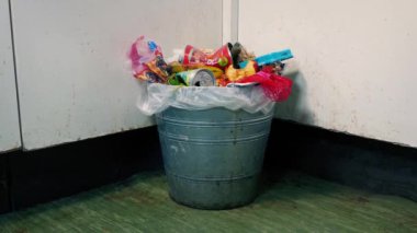 Mutfakta Çöp Kutusu