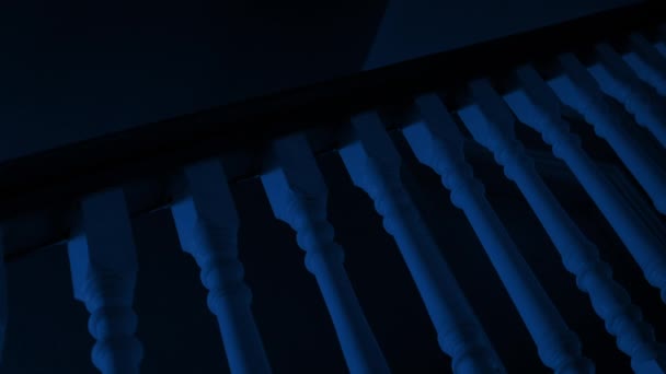 Ufo Beleuchtet Treppe Haus Mit Grünem Schein — Stockvideo