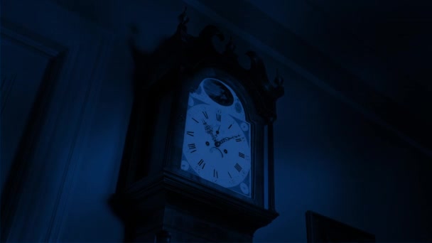 Haunted House Old Grandfather Clock Creepy Shadows — 图库视频影像