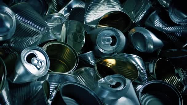 Latas Latas Usadas Empilham Caixa Reciclagem — Vídeo de Stock