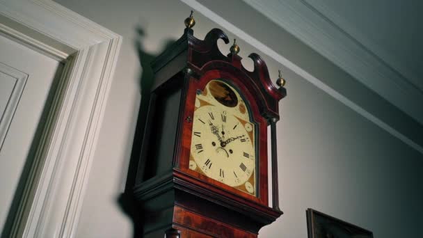 Abuelo Reloj Muebles Antiguos Tiro Movimiento — Vídeos de Stock