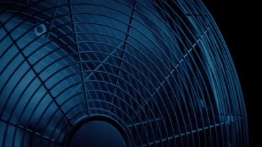 Karanlıkta koşan büyük yelpaze