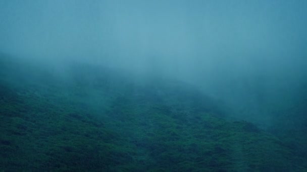 Deszcz Mgła Toczą Się Wzgórzach — Wideo stockowe