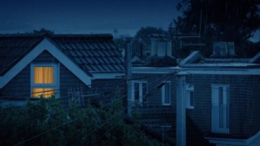 Şehirde Yağmurlu Akşamlarda Evler