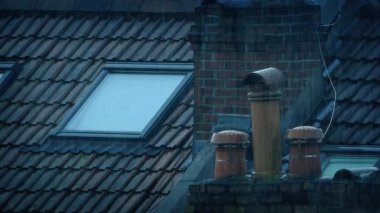 Çatı Penceresine Sağanak Yağmurweather condition