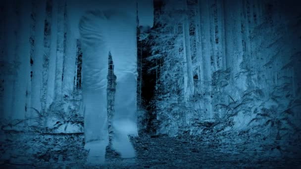 Anonymous Man Walks Forest Path Έννοια Εγκληματολογικού Εγκλήματος — Αρχείο Βίντεο