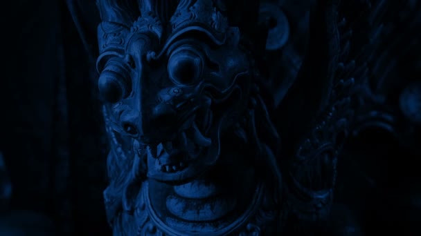 Страшний Дракон Фігура Вдома Вночі — стокове відео