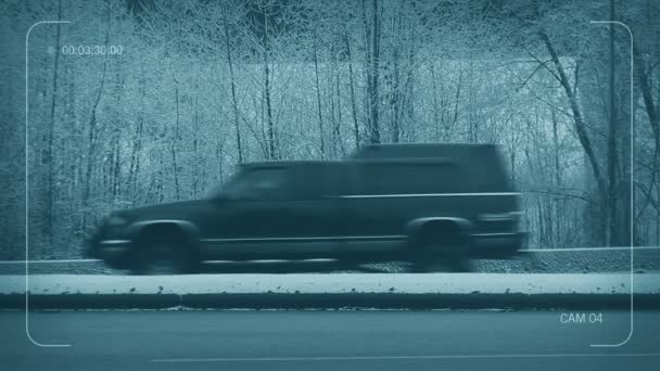雪地公路上的闭路电视车和卡车 — 图库视频影像
