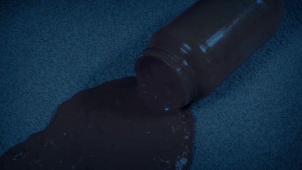 酱汁洒在暗室意外中的地毯上 — 图库视频影像