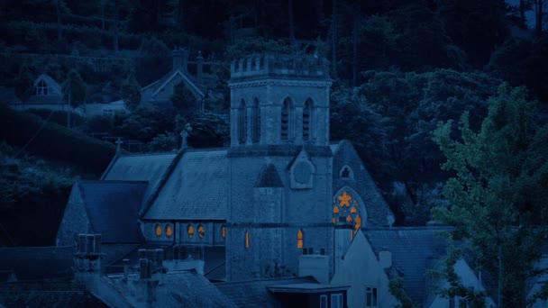 Budynek Kościoła Wieczorem Windows Lit — Wideo stockowe