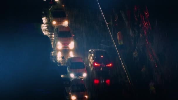 Tormenta Lluvia Camino Ciudad Por Noche Escena Dramática — Vídeos de Stock