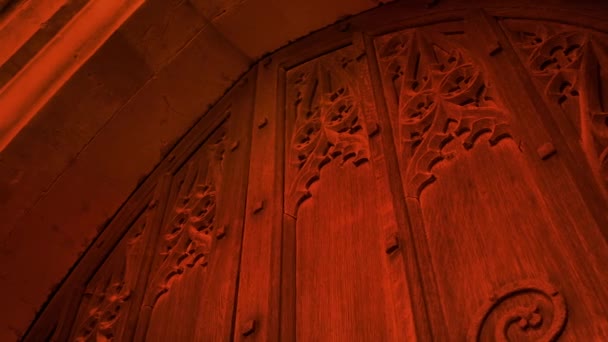 Μεσαιωνική Πόρτα Lit Την Έννοια Πολιορκία Φωτιά — Αρχείο Βίντεο