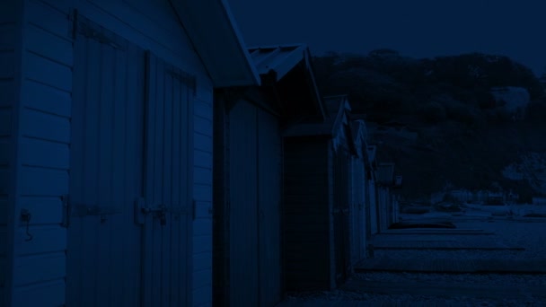 Beach Huts Νύχτα Κινείται Shot — Αρχείο Βίντεο