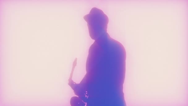 Homem Silhueta Energeticamente Tocando Saxofone — Vídeo de Stock