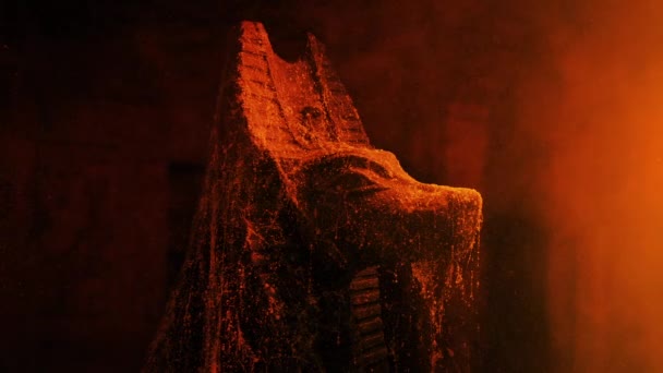 Starożytny Egipski Posąg Podświetlony Ogniem — Wideo stockowe