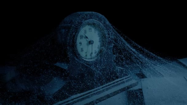 Cobweb Relógio Sótão Escuro — Vídeo de Stock