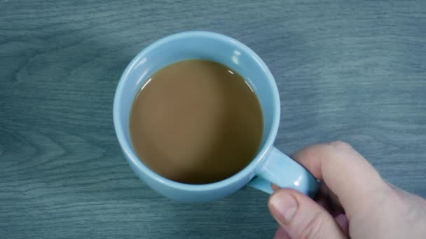 Kopje Koffie Opgehaald Boven Schot — Stockvideo
